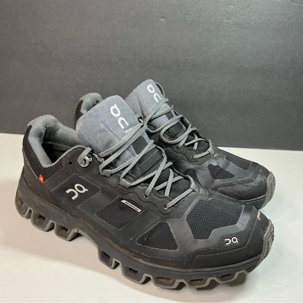 On cloud shoes Women’s 8